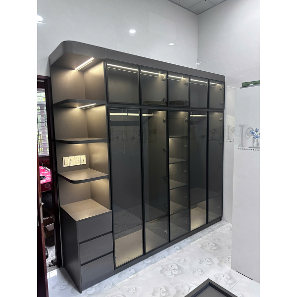 tủ áo mdf cửa kính cường lực xám khói khung nhôm đen