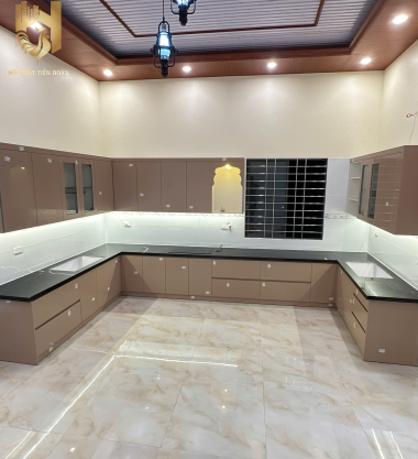 Tủ bếp chữ U mẫu 2